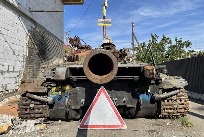 A caputred Russian tank in Hostomel 14.31.35